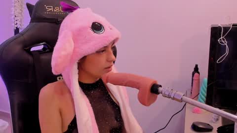 Snapshot of sofiarouge_ chatting on January 27, 2025, 9:44 pm Sofia Help me reach 5K followers online show from January 27, 2025, 9:44 pm