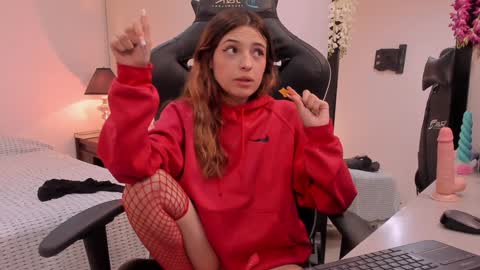 Snapshot of sofiarouge_ chatting on January 28, 2025, 11:28 pm Sofia Help me reach 5K followers online show from January 28, 2025, 11:28 pm