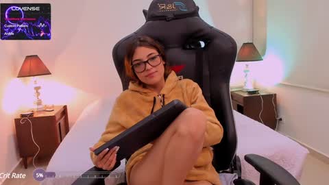 Snapshot of sofiarouge_ chatting on January 31, 2025, 12:50 am Sofia Help me reach 5K followers online show from January 31, 2025, 12:50 am