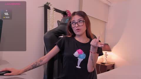 Snapshot of sofiarouge_ chatting on February 4, 2025, 8:06 pm Sofia Help me reach 5K followers online show from February 4, 2025, 8:06 pm