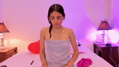 Snapshot of sofiarouge_ chatting on February 14, 2025, 8:26 pm Sofia Help me reach 5K followers online show from February 14, 2025, 8:26 pm
