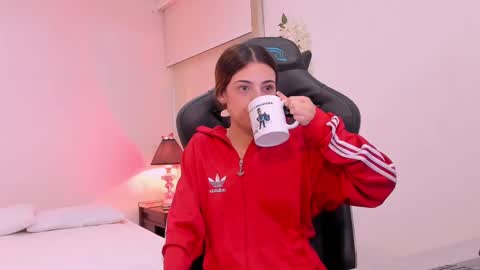 Snapshot of sofiarouge_ chatting on February 15, 2025, 9:26 pm Sofia Help me reach 5K followers online show from February 15, 2025, 9:26 pm