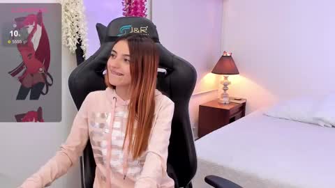 Snapshot of sofiarouge_ chatting on March 6, 2025, 8:16 pm Sofia Help me reach 5K followers online show from March 6, 2025, 8:16 pm