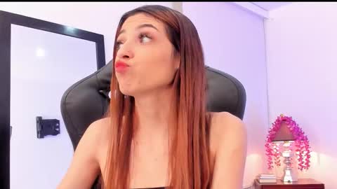 Snapshot of sofiarouge_ chatting on September 23, 2025, 8:23 pm Sofia Help me reach 5K followers online show from September 23, 2025, 8:23 pm