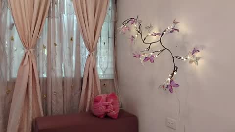 Sofi Bella online show from April 23, 2026, 7:16 pm