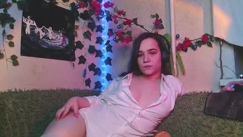 Snapshot of sofiberg chatting on December 3, 2025, 11:25 pm SofiBerg online show from December 3, 2025, 11:25 pm