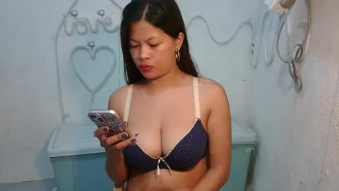 Snapshot of sofie_loorexx chatting on May 8, 2026, 12:21 pm sofie_loorexx online show from May 8, 2026, 12:21 pm