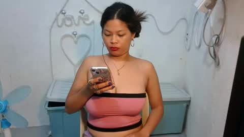 Snapshot of sofie_loorexx chatting on May 11, 2026, 4:48 pm sofie_loorexx online show from May 11, 2026, 4:48 pm
