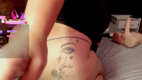 Snapshot of sofie_storm chatting on November 28, 2025, 11:02 am Vicky online show from November 28, 2025, 11:02 am