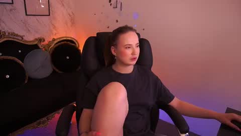 Sofie online show from June 14, 2026, 3:19 am
