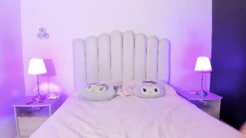 sofiebunnie online show from June 17, 2026, 12:02 am