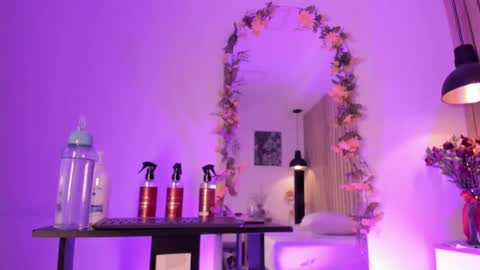 Sofie online show from September 22, 2025, 1:46 pm