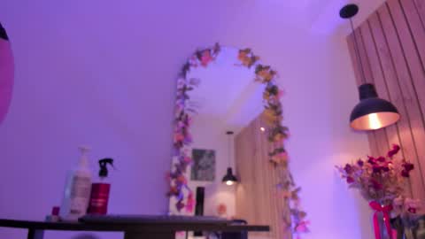 Sofie online show from November 13, 2025, 1:54 pm