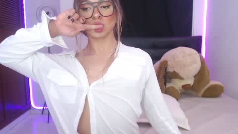 Snapshot of sofiievans_ chatting on December 6, 2024, 10:08 pm online show from December 6, 2024, 10:08 pm