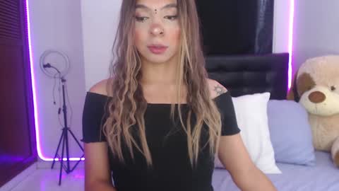 Snapshot of sofiievans_ chatting on January 24, 2025, 9:05 pm online show from January 24, 2025, 9:05 pm