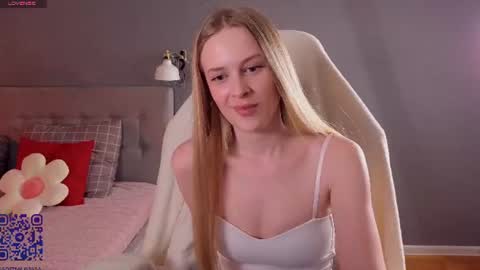 Snapshot of soft_babe chatting on July 28, 2026, 8:52 pm Milisa online show from July 28, 2026, 8:52 pm