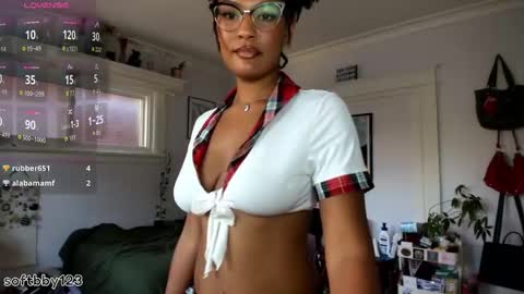 Chloe Kiwi online show from October 3, 2025, 7:33 pm