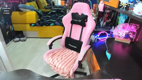 Sofie online show from December 16, 2025, 1:32 am