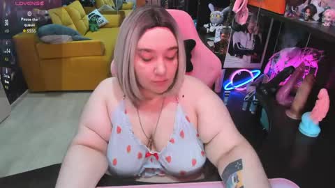 Snapshot of softie_sofy chatting on June 10, 2026, 2:45 am Sofie online show from June 10, 2026, 2:45 am