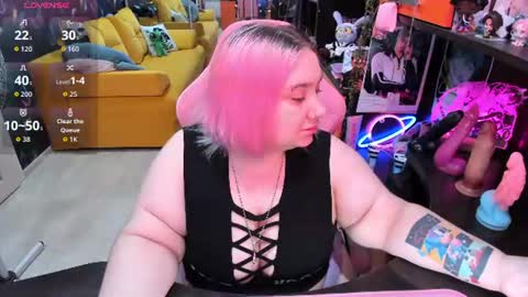 Snapshot of softie_sofy chatting on June 13, 2026, 2:42 am Sofie online show from June 13, 2026, 2:42 am