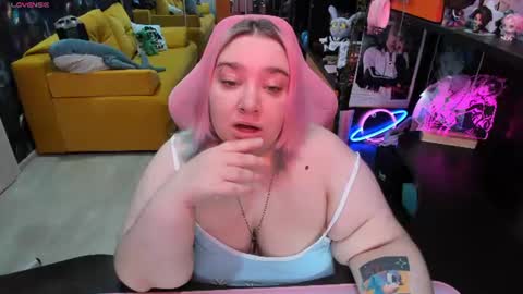 Snapshot of softie_sofy chatting on June 16, 2026, 2:47 am Sofie online show from June 16, 2026, 2:47 am