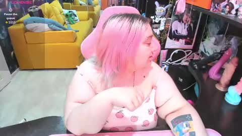 Snapshot of softie_sofy chatting on June 19, 2026, 2:38 am Sofie online show from June 19, 2026, 2:38 am