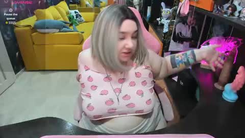 Snapshot of softie_sofy chatting on June 28, 2026, 2:39 am Sofie online show from June 28, 2026, 2:39 am