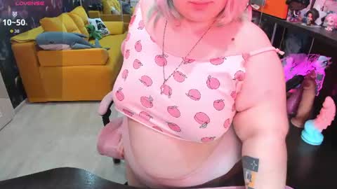 Snapshot of softie_sofy chatting on July 2, 2026, 3:23 am Sofie online show from July 2, 2026, 3:23 am