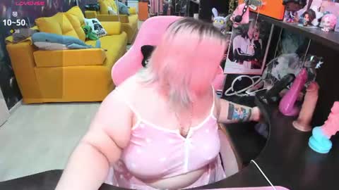 Snapshot of softie_sofy chatting on July 5, 2026, 1:56 am Sofie online show from July 5, 2026, 1:56 am