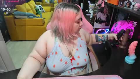 Snapshot of softie_sofy chatting on July 6, 2026, 1:35 am Sofie online show from July 6, 2026, 1:35 am