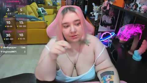 Snapshot of softie_sofy chatting on July 7, 2026, 7:23 am Sofie online show from July 7, 2026, 7:23 am