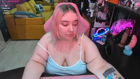 Snapshot of softie_sofy chatting on July 8, 2026, 2:16 am Sofie online show from July 8, 2026, 2:16 am