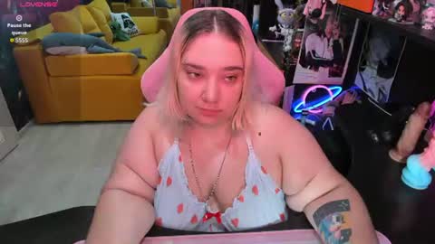 Snapshot of softie_sofy chatting on July 24, 2026, 3:04 am Sofie online show from July 24, 2026, 3:04 am