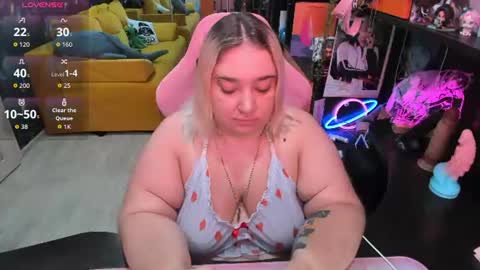 Snapshot of softie_sofy chatting on July 25, 2026, 2:20 am Sofie online show from July 25, 2026, 2:20 am