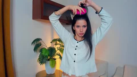 Snapshot of softlyy_bold chatting on October 2, 2025, 7:04 am Alice online show from October 2, 2025, 7:04 am