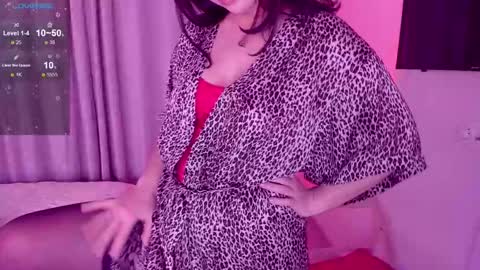 Snapshot of softt_kitty chatting on February 21, 2025, 8:16 pm Emily online show from February 21, 2025, 8:16 pm