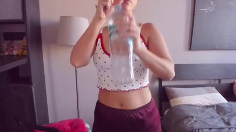 Snapshot of softt_kitty chatting on October 17, 2025, 9:56 am Emily online show from October 17, 2025, 9:56 am