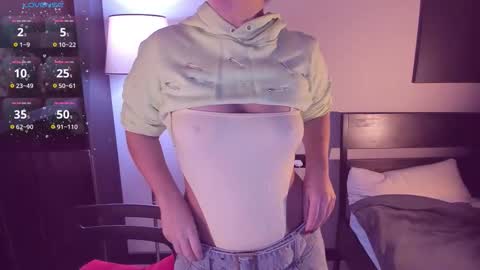 Snapshot of softt_kitty chatting on October 25, 2025, 5:19 pm Emily online show from October 25, 2025, 5:19 pm