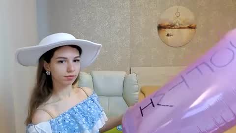 Kelly online show from June 15, 2026, 1:24 pm