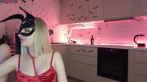 Snapshot of sofyandmike chatting on November 3, 2025, 3:30 am SOFYandMIKE online show from November 3, 2025, 3:30 am