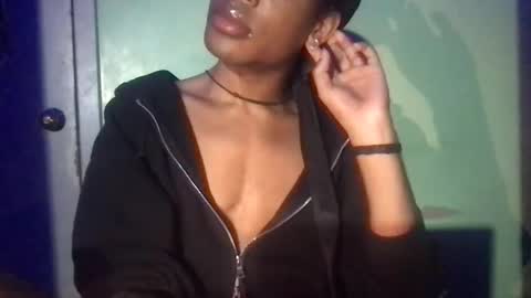 Snapshot of solaceeve chatting on February 17, 2025, 12:32 am SolaceEve online show from February 17, 2025, 12:32 am