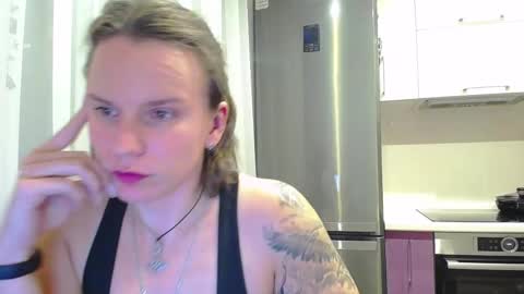 Snapshot of solazas chatting on December 4, 2025, 4:16 pm Sola online show from December 4, 2025, 4:16 pm