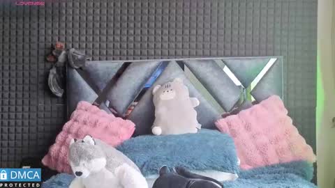 Sol  online show from November 19, 2025, 7:14 pm