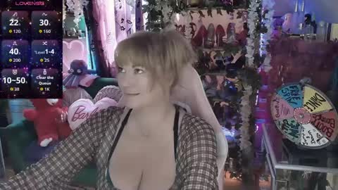 solesticia online show from September 12, 2025, 3:23 pm