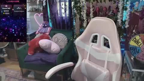 solesticia online show from September 28, 2025, 6:13 pm