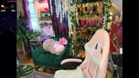 solesticia online show from December 20, 2025, 8:49 pm