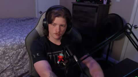 Snapshot of somethinqfunny chatting on December 30, 2024, 4:20 am Lover Boi online show from December 30, 2024, 4:20 am