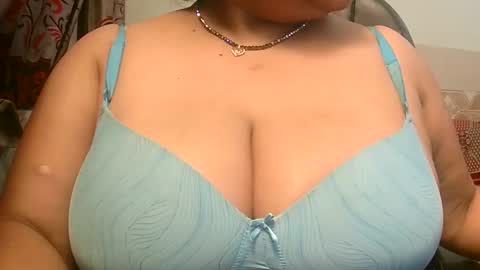 soni88888 online show from February 24, 2025, 4:04 pm