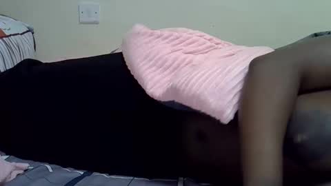 sonnia02 online show from December 16, 2025, 4:39 am