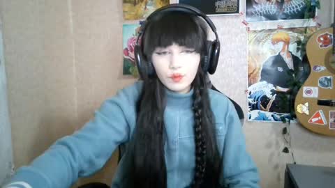 Mila online show from April 22, 2026, 5:14 pm